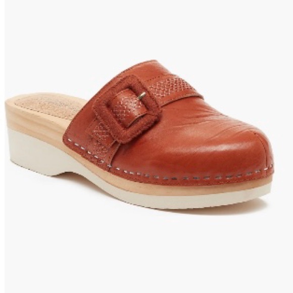 Kelsi Dagger Shoes - NEW Kelsi Dagger Brooklyn Carve Clog